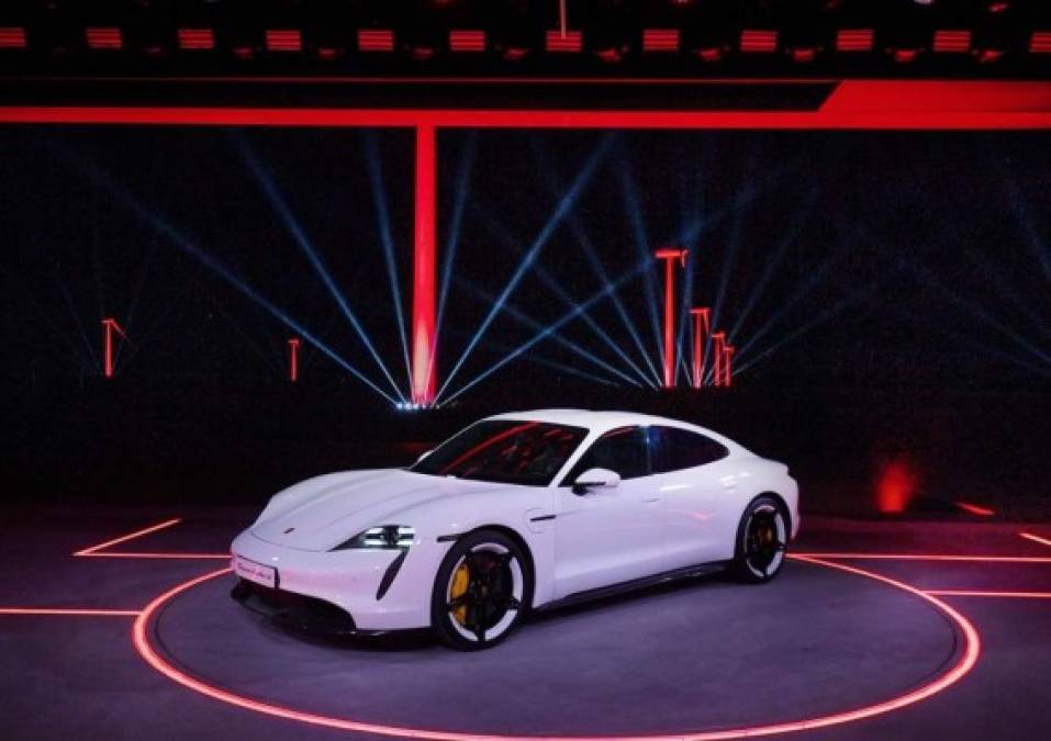 Taycan, el auto eléctrico de Porsche, sale al mercado en US$185.000
