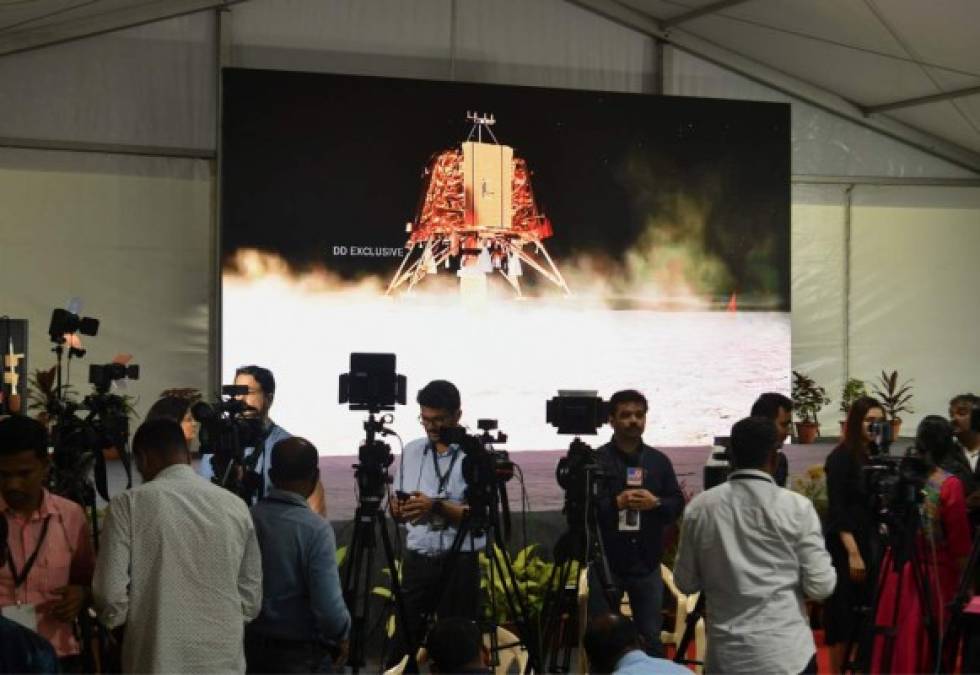 India pierde contacto con la sonda que intentaba posarse en la Luna