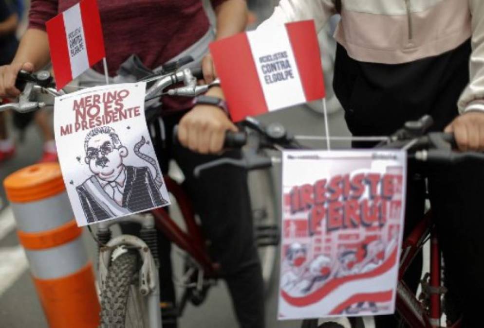 Merino renuncia a la presidencia de Perú tras cinco días de protestas