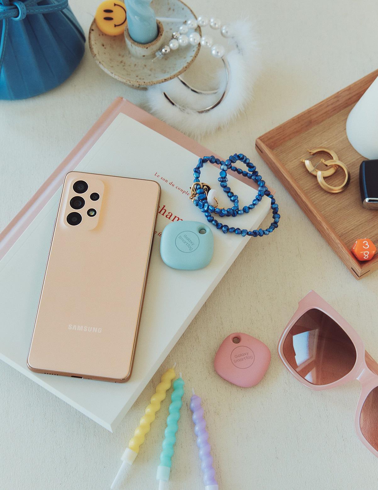 Los Galaxy A53 5G y Galaxy A33 5G cuentan con el resistente Corning® Gorilla® Glass 5 y la resistencia al agua y al polvo IP67 lo que brinda mayor durabilidad y tranquilidad. Los Galaxy A53 5G y Galaxy A33 5G cuentan con el resistente Corning® Gorilla® Glass 5 y la resistencia al agua y al polvo IP67 lo que brinda mayor durabilidad y tranquilidad.