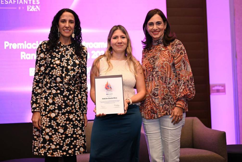 <i>Durante el evento se reconoció a la campaña de comunicación de Holcim Costa Rica, centrada en la equidad. “Las empresas que lideran el ranking implementan prácticas para generar espacios de trabajo más inclusivos”, explicó la CEO de Aequales, Andrea de la Piedra.</i>