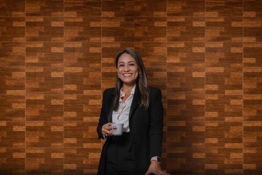 La historia de Mayerling Gurdián, cofundadora y CEO de DeLaFinca Specialty Coffee, se remonta a más de 140 años, con la finca de su bisabuela. Ella es la cuarta generación de mujeres productoras de café originarias de San Juan de Río Coco.