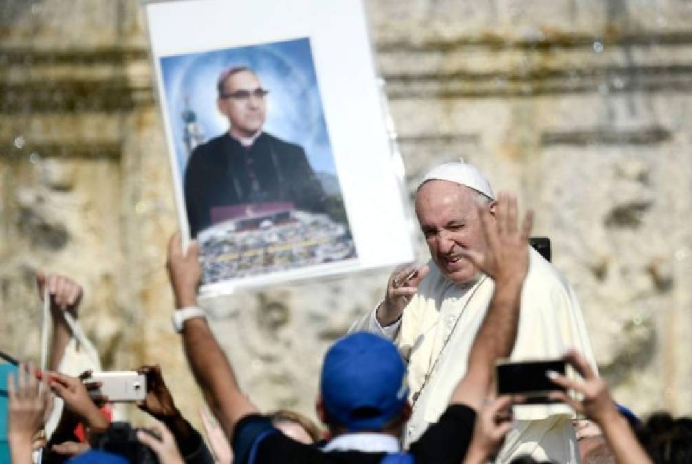 Óscar Arnulfo Romero ya es el primer santo de El Salvador