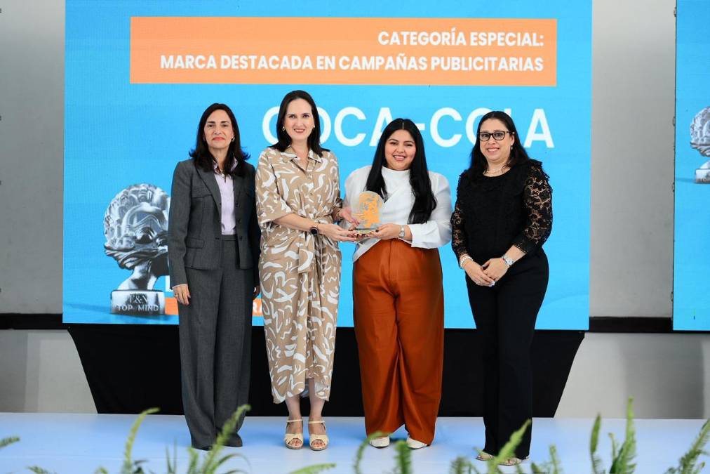 Coca Cola se le reconoce en la categoría especial de Marca destacada en campañas publicitarias. 