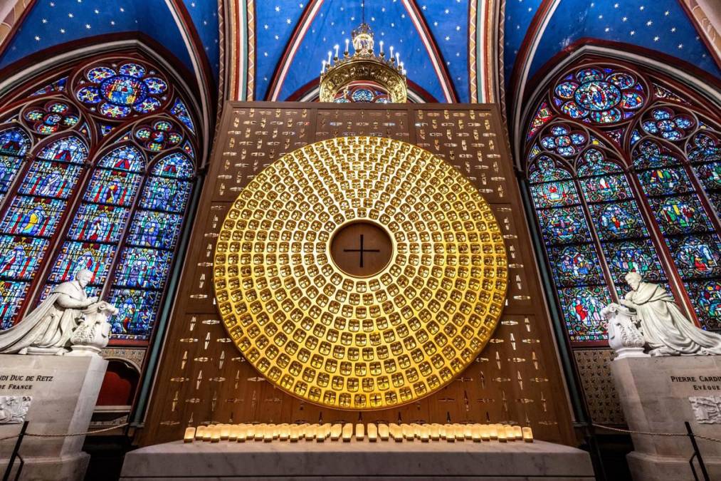 <i>El relicario que albergará la Corona de Espinas en la Catedral de Notre Dame de París en París, Francia, el 08 de diciembre de 2024. EFE/EPA/CHRISTOPHE PETIT TESSON</i>