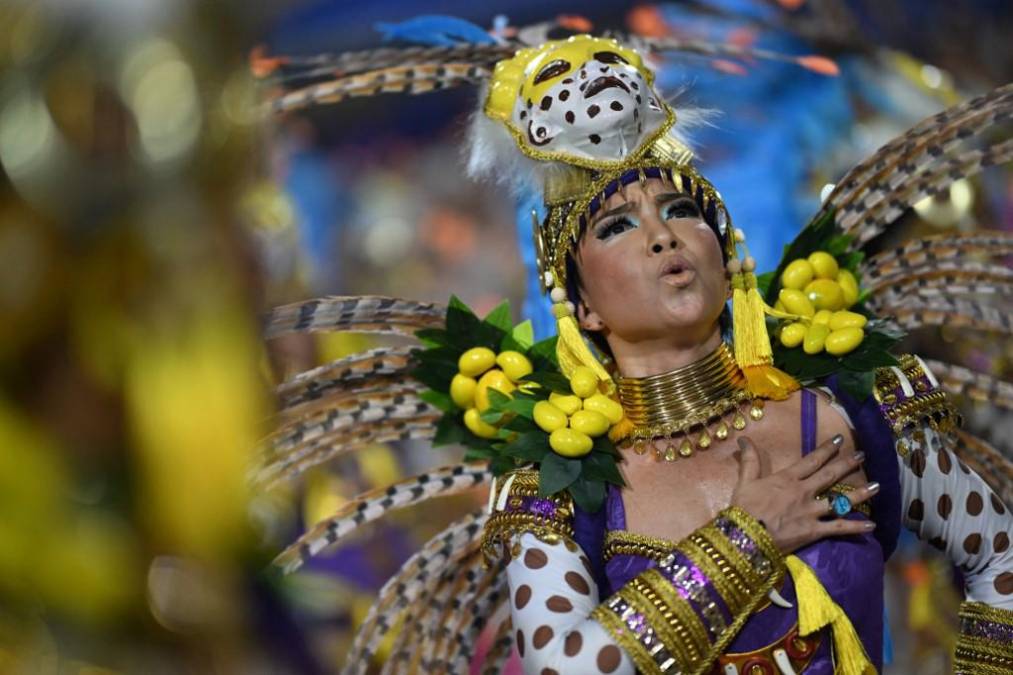 El carnaval hace vibrar el Sambódromo de Rio