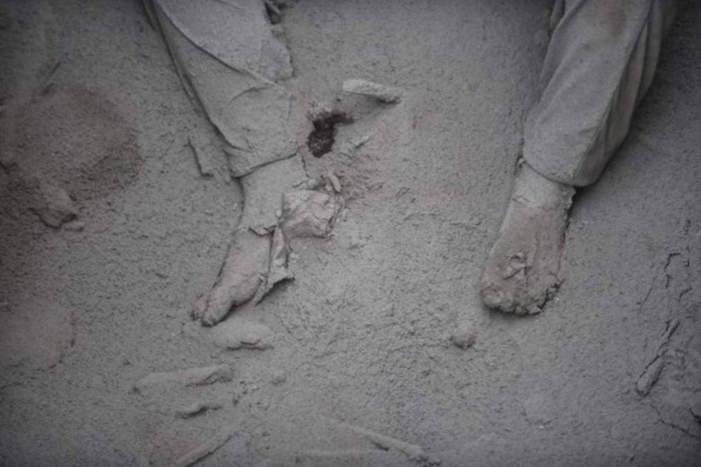 El pasado domingo, el volcán desató su furia con una intensa erupción que arrasó varios poblados cercanos con una avalancha de lodo y ceniza ardiente.