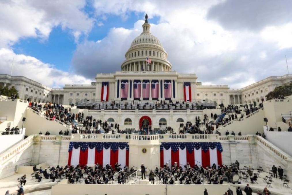 WASHINGTON, DC - 20 DE ENERO: Una vista general mientras los invitados asisten a la inauguración del presidente electo de los Estados Unidos, Joe Biden, en el frente oeste del Capitolio de los Estados Unidos el 20 de enero de 2021 en Washington, DC. Durante la ceremonia de inauguración de hoy, Joe Biden se convierte en el 46º presidente de los Estados Unidos. Tasos Katopodis / Getty Images / AFP