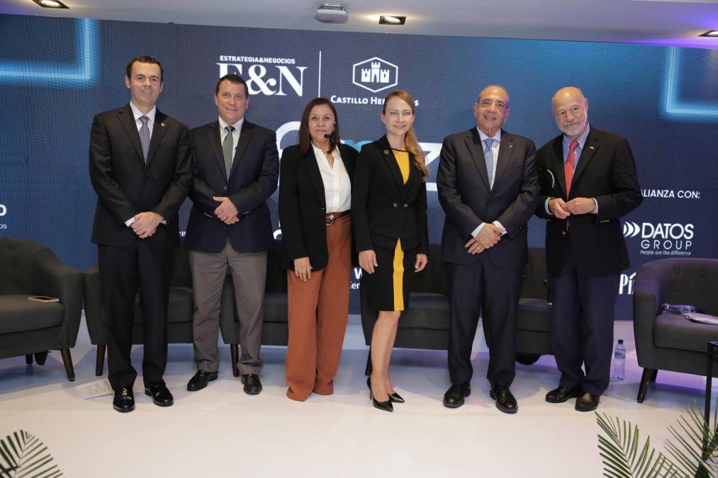 <i>En la mesa de discusión sobre Empresarios de Alta Confianza estuvieron Roberto Lara, CEO de Castillo Hermanos; Luis Lara, CEO de Corporación BI; Cristina Ronski, CEO de Walmart Centroamérica; y Camilo Atala, presidente de Grupo Ficohsa. Moderaron Italo Pizzolante, fundador de PIZZOLANTE y Velia Jaramillo, editora general E&amp;N.</i>