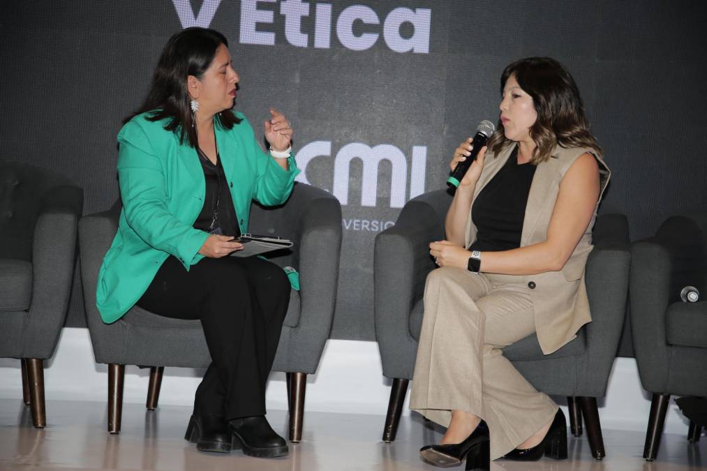 Mónica Leal, directora de Riesgo y Cumplimiento de CMI. La entrevista estuvo a cargo de Alejandra Ordóñez, editora de E&amp;N Guatemala. 
