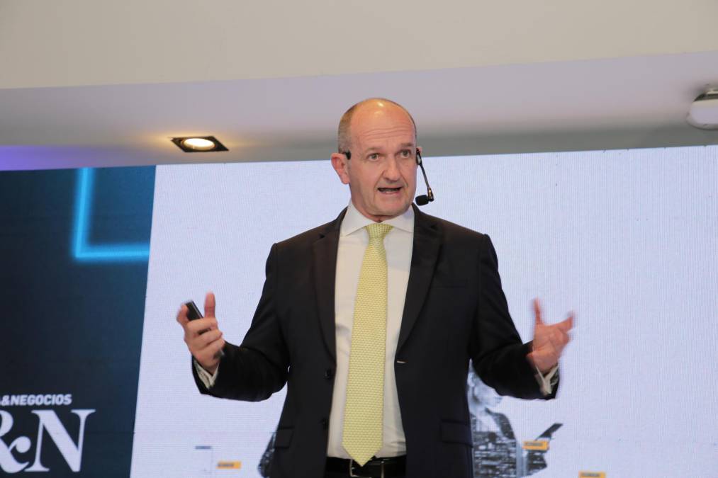 <i>Luis Maturén, CEO de Datos Group, quien contó cómo se renovó la estructura de medición que clasifica la confianza en cinco dimensiones —conductual, cognitiva, afectiva, tecnológica y social-.</i>