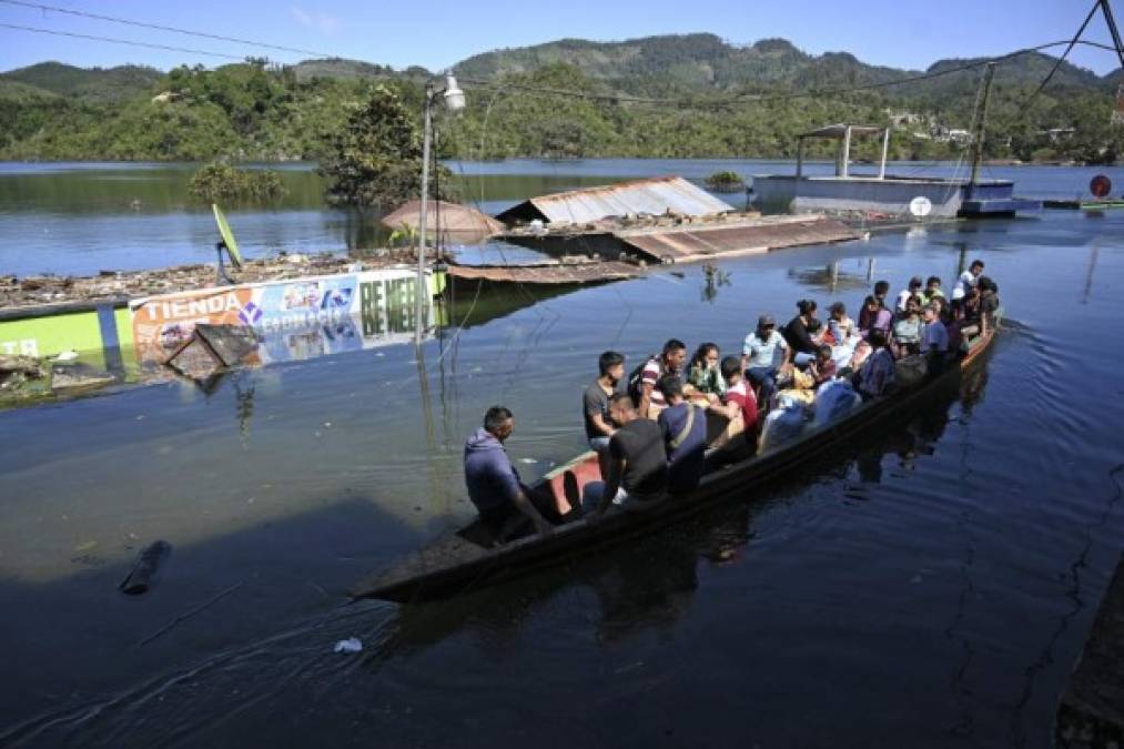 Campur, aldea que los huracanes convirtieron en laguna en Guatemala