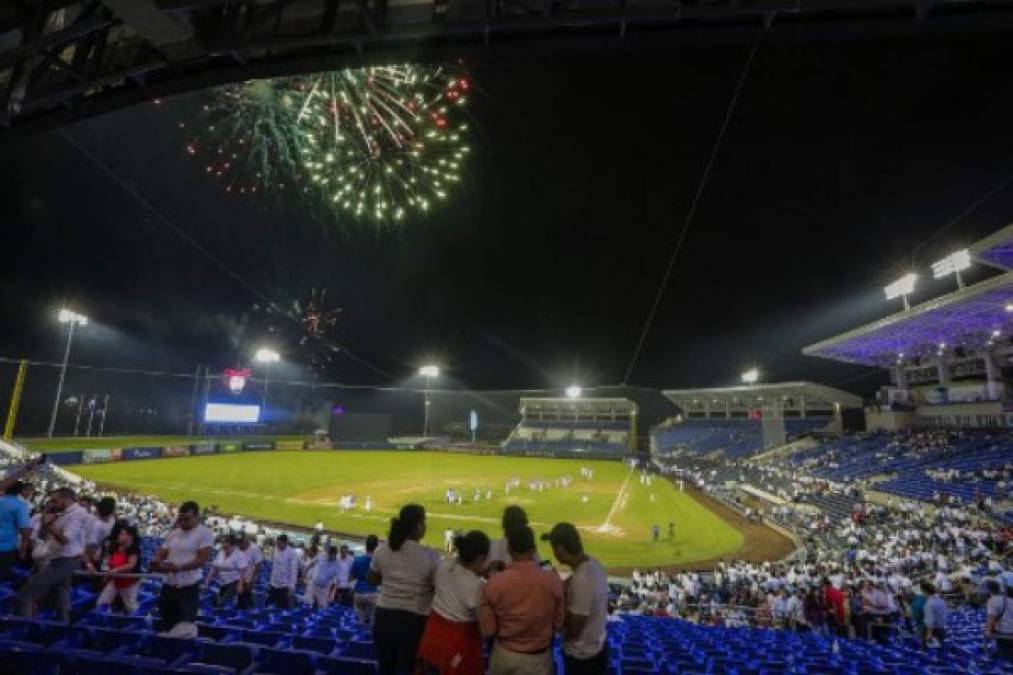 Nicaragua inauguró nuevo estadio de béisbol
