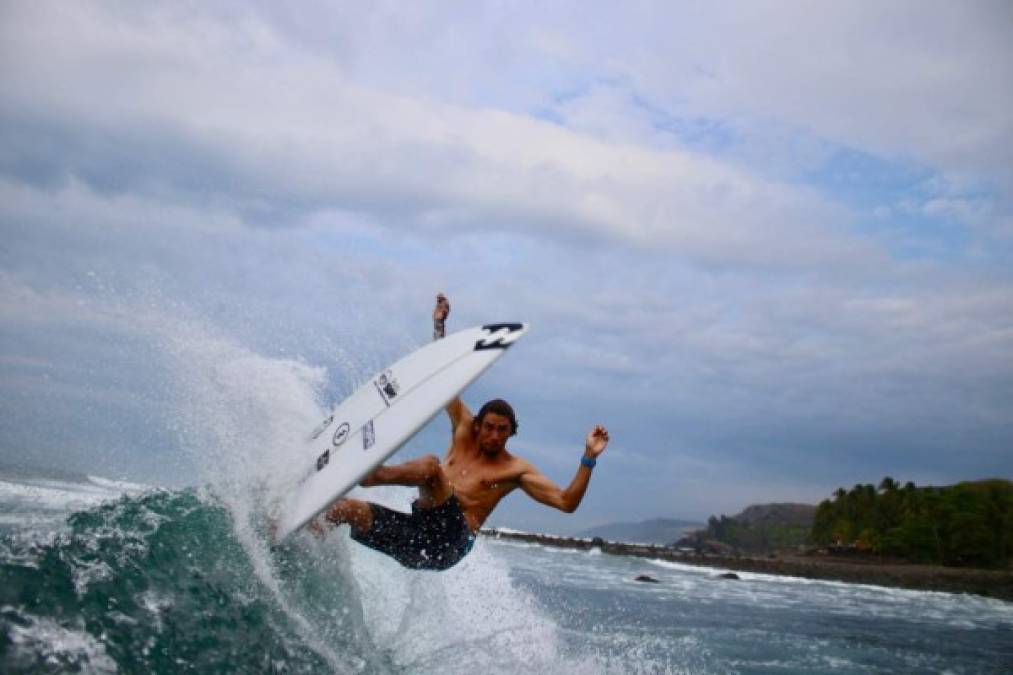 Puro Surf, el gran tesoro de playa El Zonte en El Salvador