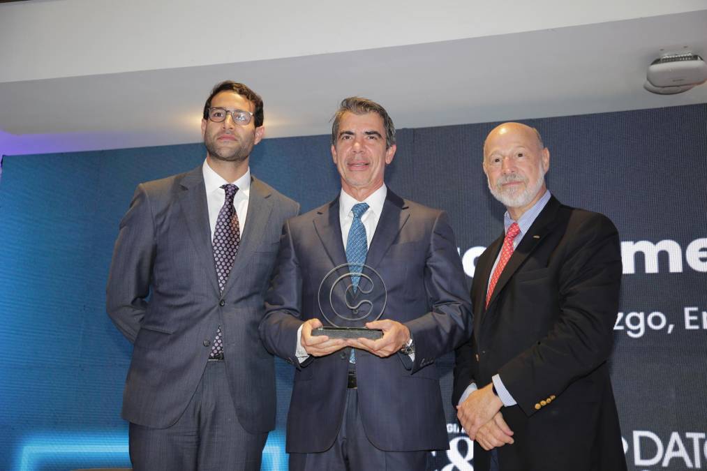 Armando Mendiola, CEO de Productos Alimenticios Diana, recibe reconocimiento Triple C 