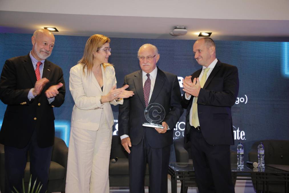 <i>Se reconoce a un empresario de gran legado en Guatemala, elegido por nuestras audiencias y por el público general como el Empresario de más alta Confianza 2025: don Ricardo Castillo Sinibaldi, Presidente de IRTRA, un proyecto que ha impulsado a Guatemala como destino recreativo.</i>