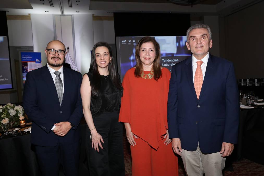 <i>Ricardo Godoy, Manuela Muñoz, Ana Pacheco y Thibaud Aymeric. (Foto: EL HERALDO / HONDURAS)</i>