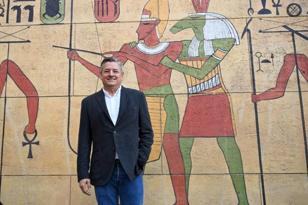 <i>Pasó a manos de la Cinemateca Americana, una institución sin fines de lucros, que reparó el edificio pero tuvo dificultades para financiar el mantenimiento, hasta que llegó Netflix. (FOTO Robyn Beck / AFP)</i>