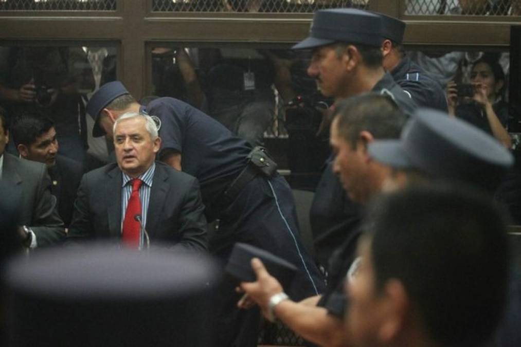 Otto Pérez llega a tribunales, antes señala a empresarios como defraudadores 