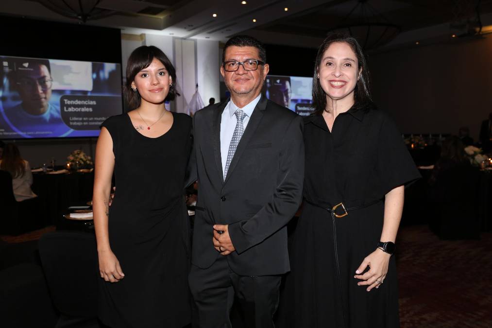 <i>Ana Isabel Larios, Ángel Suazo y Ana Maier. (Foto: LA PRENSA / HONDURAS) </i>