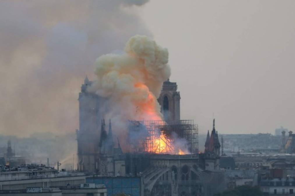 Conmoción mundial por el incendio en la catedral de Notre Dame