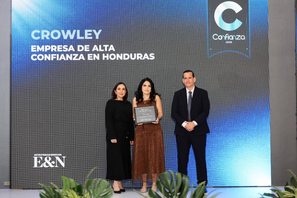 Crowley, empresa de alta confianza Honduras. Recibe reconocimiento Claudia Kattán-Jordán, Vicepresidenta de Crowley Logistics Centroamérica, México y Panamá. 