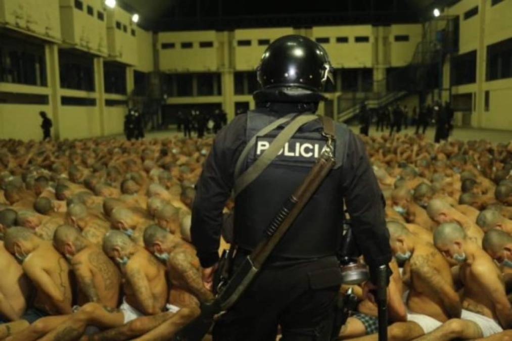 Tras ola homicida, mezclan a presos de varias pandillas en El Salvador
