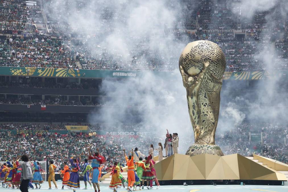 <i>El primer tema del álbum oficial de la Copa Mundial de la FIFA lo entonó el venezolano Danny Ocean con ‘Partidazo’, que sería la antesala de ‘Por ella’, que fue interpretada por Belinda y Los Ángeles Azules, otro de los temas más escuchados del disco. EFE/ Sashenka Gutiérrez</i>