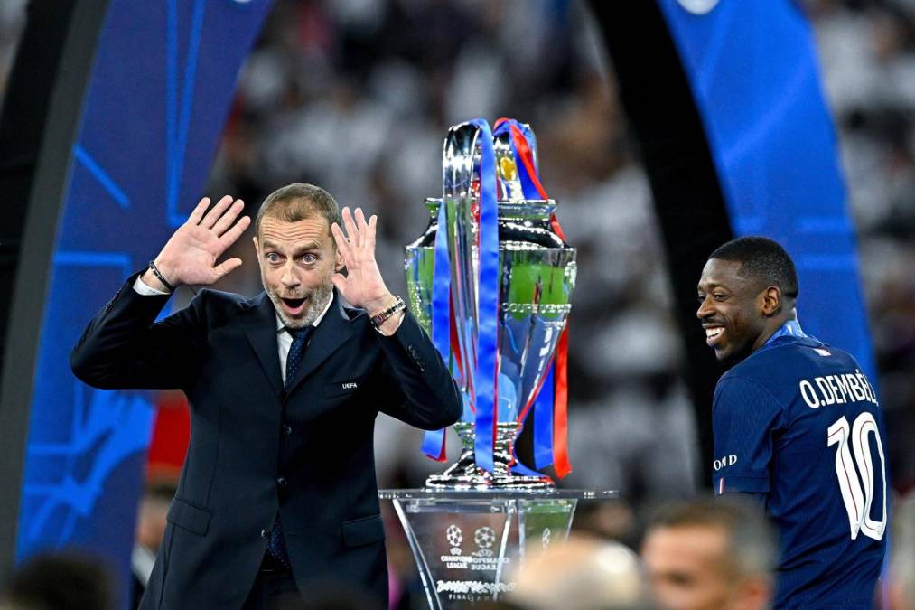 <i>El presidente de la UEFA Aleksander Ceferin (I) y Ousmane Dembele, del PSG, tras la final de la Liga de Campeones UEFA entre Paris Saint-Germain y Arsenal en el estadio Puskas Arena en Budapest, HungríaEFE/EPA/Robert Hegedus</i>