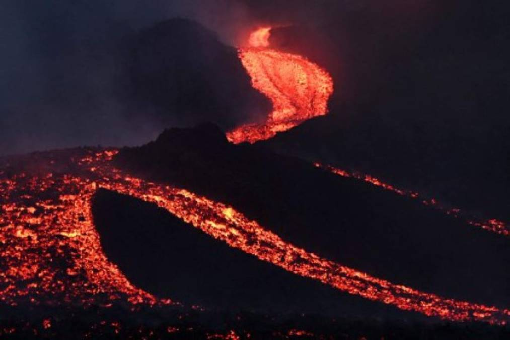 Guatemala: Nuevo flujo de lava de Volcán Pacaya avanza imparable