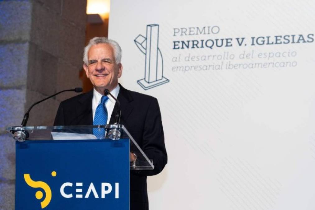 El empresario panameño Stanley Motta recibe reconocimiento por el Premio Enrique V. Iglesias