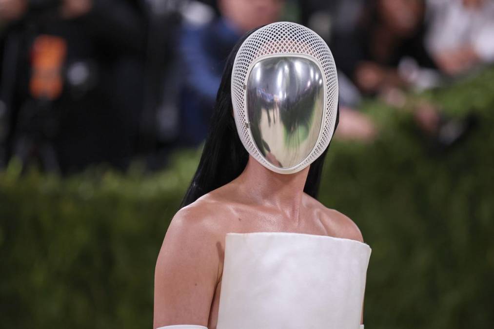 NUEVA YORK (Estados Unidos), 05/05/2026.- La cantante estadounidense Katy Perry posa en la alfombra roja de la Gala Met 2026, la gala benéfica anual del Instituto del Traje del Museo Metropolitano de Arte, en Nueva York, Estados Unidos, el 4 de mayo de 2026. ) EFE/EPA/SARAH YENESEL