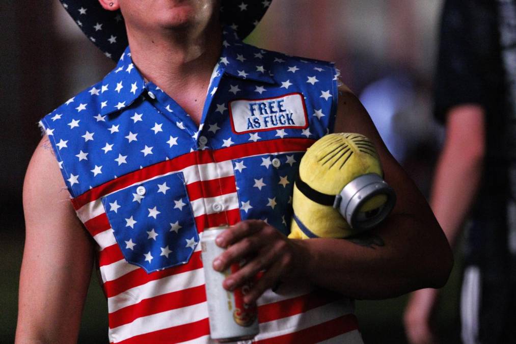 Aficionados estadounidenses observan el partido de fútbol entre Estados Unidos y Paraguay en una Fan Zone del Mundial 2026 en el National Mall de Washington, DC, Estados Unidos, el 12 de junio de 2026. La Copa Mundial de la FIFA 2026 se celebrará del 11 de junio al 19 de julio de 2026 y tendrá lugar en tres países: Estados Unidos, México y Canadá. (Mundial de Fútbol, ​​Estados Unidos) EFE/EPA/WILL OLIVER