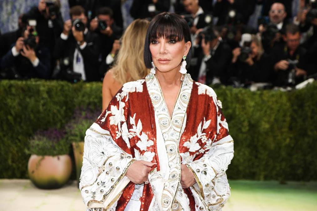 NUEVA YORK (Estados Unidos), 05/05/2026.- La personalidad mediática estadounidense Kris Jenner posa en la alfombra roja de la Met Gala 2026, la gala benéfica anual del Instituto del Traje del Museo Metropolitano de Arte, en Nueva York, Estados Unidos, el 4 de mayo de 2026. EFE/EPA/SARAH YENESEL
