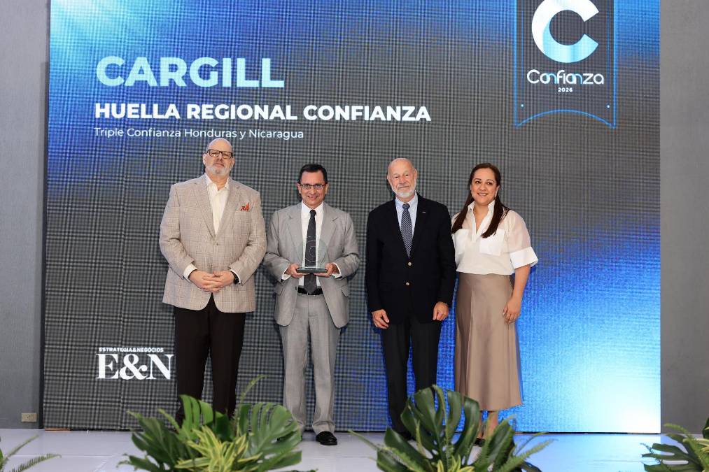 Cargill, Huella Regional en 2 países Triple Confianza en Honduras y Nicaragua Para recibir este reconocimiento, invitamos llegaron Catalina Noriega Senior Manager, Communications y Juan Cruz Director, Government Relations.