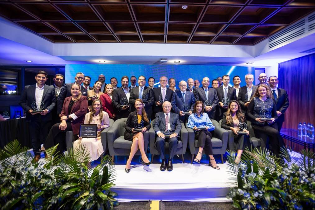 <i>Revista E&amp;N, DATOS Group y PIZZOLANTE organizaron el Encuentro Regional de Empresas y Empresarios: Construyendo Confianza 2025, en Ciudad de Guatemala, en el cual develaron los resultados del referido estudio.</i>