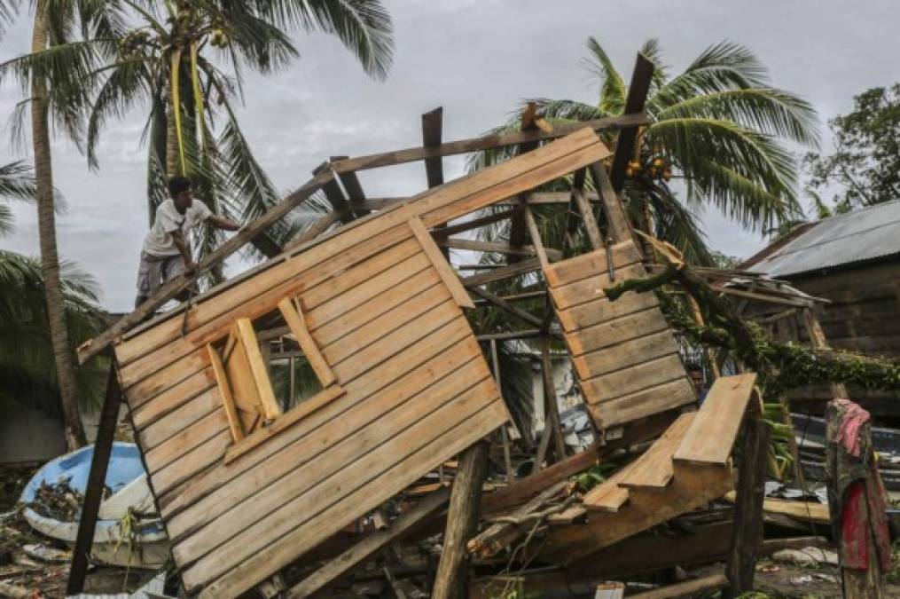 Men fix a small house in 'El Muelle' Neighbourhood in Bilwi, Nicaragua on November 5, 2020, after the passage of hurricane Eta. - Eta tore into Central America as a Category 4 hurricane on Tuesday, devastating impoverished coastal areas of northern Nicaragua before weakening to a tropical depression by Wednesday as it pushed north through Honduras, Guatemala and Costa Rica. (Photo by INTI OCON / AFP)