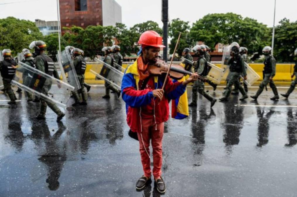 Venezuela: La oposición desafía votación y llama a tomar las vías