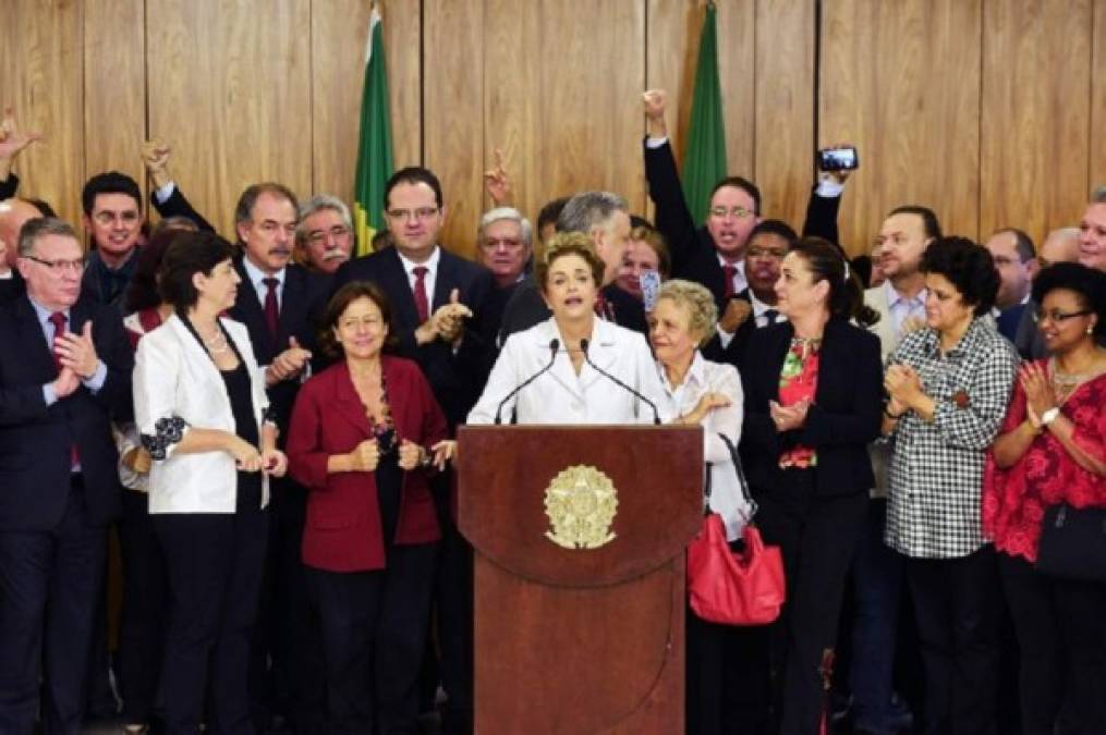 Suspendida de la presidencia, Rousseff llama a brasileños a resistir