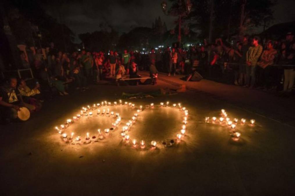 EN FOTOS: El mundo apaga las luces en 'Hora del Planeta'