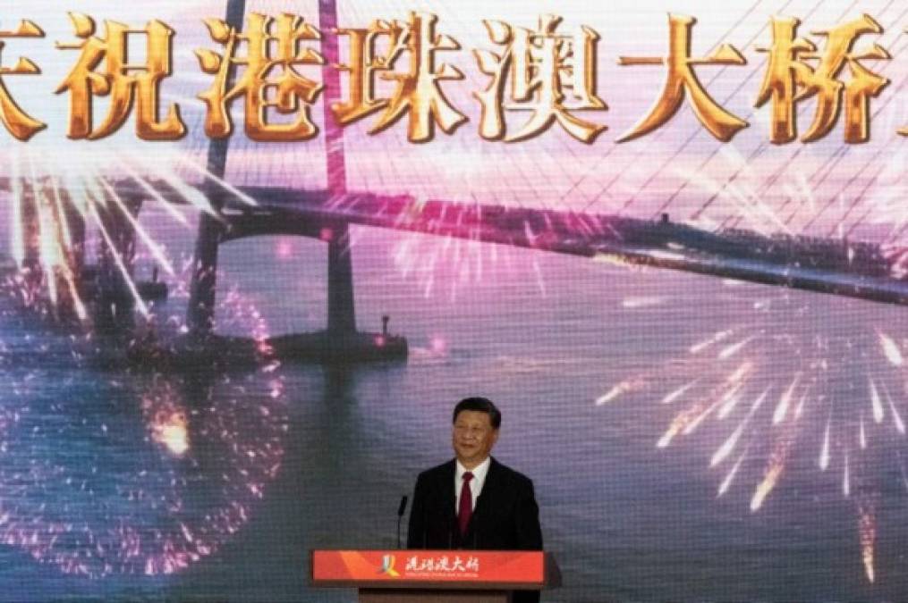 Inauguran megapuente que une China Continental con Hong Kong