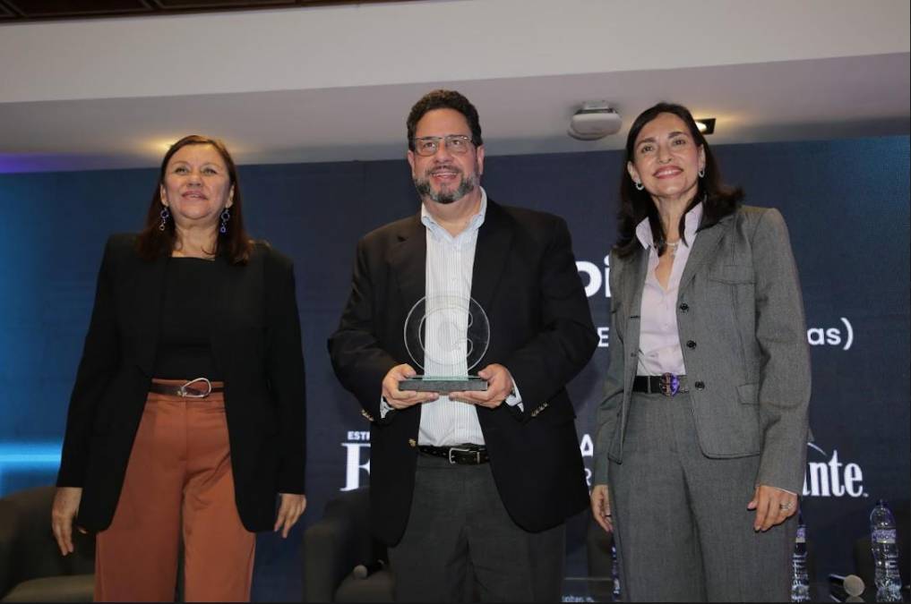 GRUPO DISTELSA: Tomás José Rodríguez Schlesinger – Distelsa: Líder Empresarial de Alta Confianza en Guatemala (Público Informado) | Grupo Distelsa: Empresa de Alta Confianza en Guatemala (Público General) | Tiendas Max: Marca de Alta Confianza en Guatemala (Público Informado)
