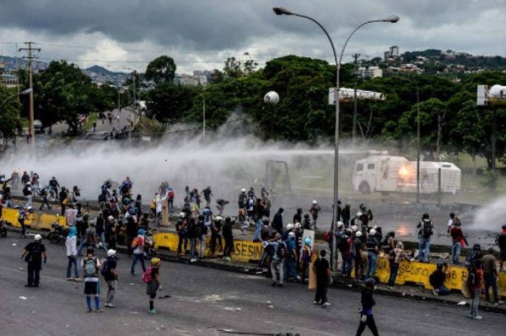 Venezuela: Megamarcha en repudio a muertes en protestas