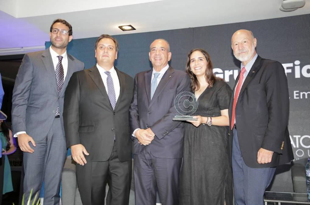 <i>GRUPO FINANCIERO FICOHSA: Camilo Atala – Grupo Financiero Ficohsa: Líder Empresarial de Alta Confianza en Honduras (Público Informado, Público General) | Grupo Financiero Ficohsa: Empresa de Alta Confianza en Honduras (Público Informado, Público General) | Ficohsa: Marca de Alta Confianza en Honduras (Público Informado, Público General) | Ficohsa Seguros: Marca de Alta Confianza en Honduras (Público Informado) </i>