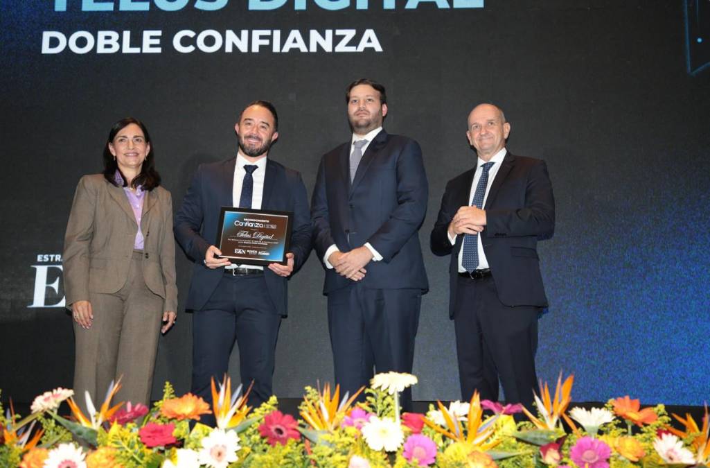 Telus Digital, Doble Confianza Guatemala. Recibe reconocimiento Sebastián BulantiSr. Director | Strategy and Business Development