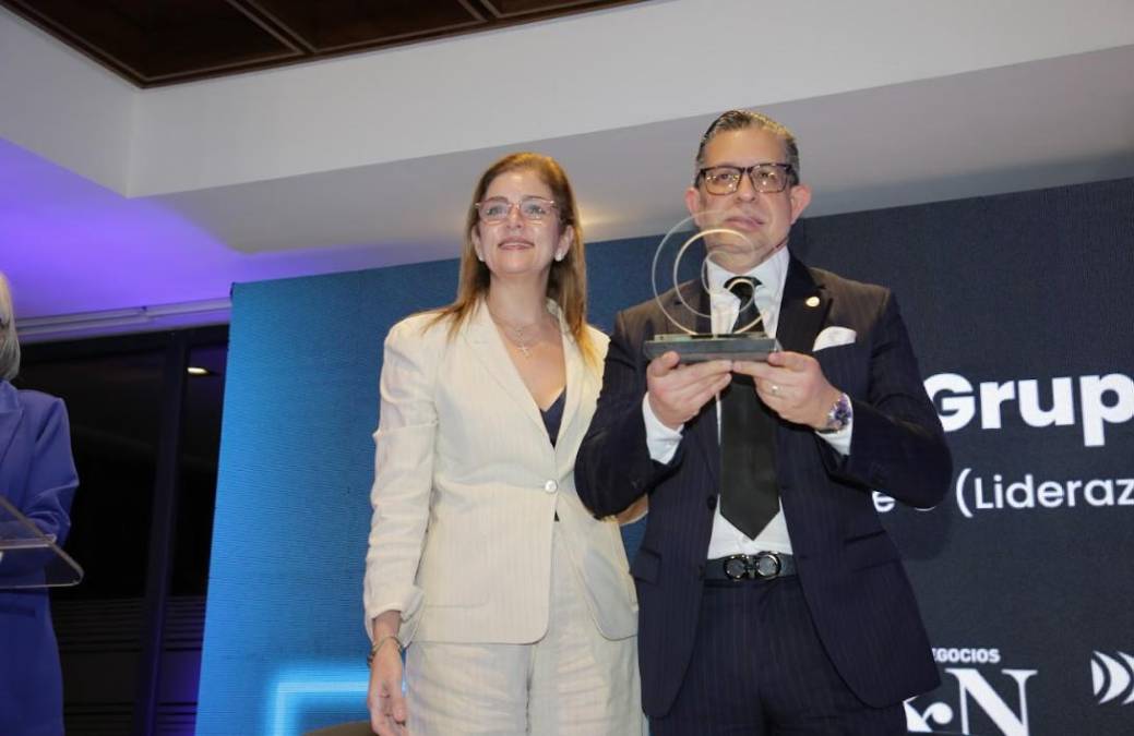 <i>GRUPO POMA: Ricardo Poma † – Grupo Poma: Líder Empresarial de Alta Confianza en El Salvador (Público Informado, Público General) | Alberto Poma – Grupo Roble: Líder Empresarial de Alta Confianza en El Salvador (Público Informado, Público General) | Fernando Poma – Real Hotel &amp; Resorts: Líder Empresarial de Alta Confianza en El Salvador (Público Informado, Público General) | Alejandro Poma – Grupo Solaire y Grupo Autofácil: Líder Empresarial de Alta Confianza en El Salvador (Público Informado, Público General) | Grupo Poma: Empresa de Alta Confianza en El Salvador (Público Informado, Público General) | Grupo Poma: Marca de Alta Confianza en El Salvador (Público Informado) | Excel Automotriz: Marca de Alta Confianza en El Salvador (Público Informado, Público General) </i>