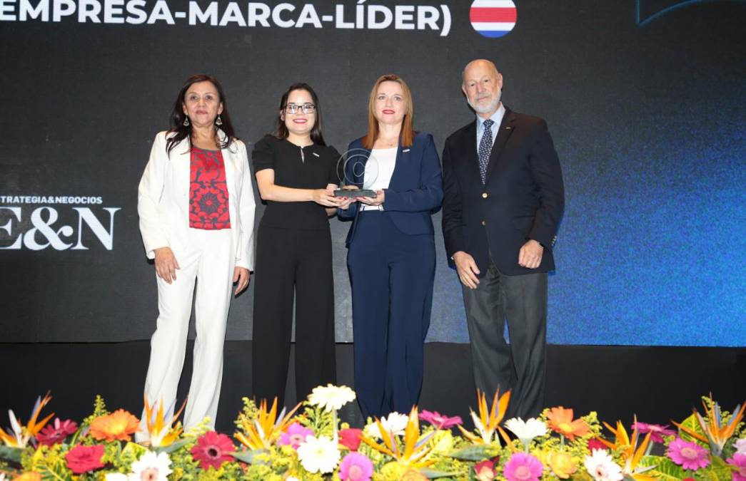 BCR, Triple Confianza Costa Rica. Recibe reconocimiento Xiomara Vega Valverde, Comunicación y Responsabilidad Social