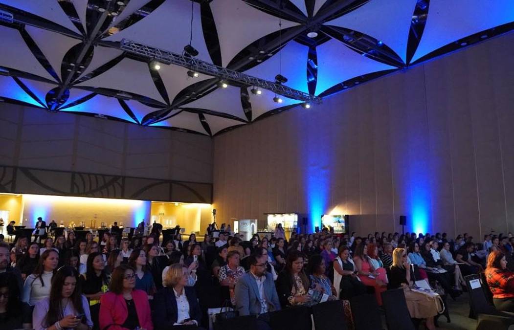  Centroamérica no puede construirse con sólo una parte de su talento: “Nuestras empresas, familias y sociedades necesitan todo lo que las mujeres podemos crear”, ha concluido Lizza Bobadilla.
