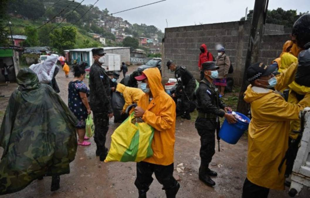 Huracán Iota amenaza a cientos de familias en Nicaragua y Honduras