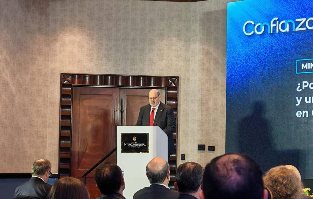 <i>La bienvenida al evento la ofreció el empresario Jorge Canahuati Larach, presidente de OPSA/Estrategia &amp; Negocios. (Foto: Jose Carlos Flores- E&amp;N)</i>